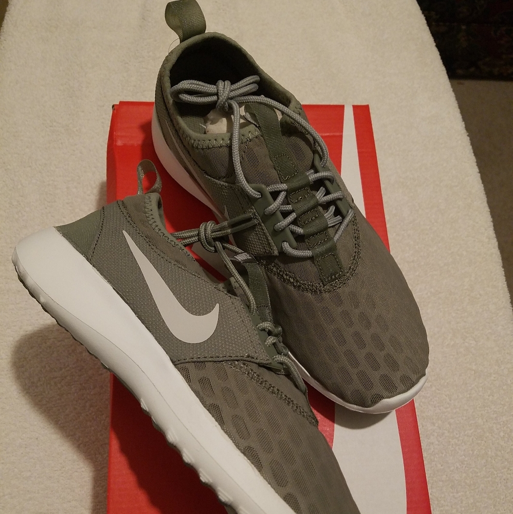 Nike Women's Juvenate Athletic Shoes